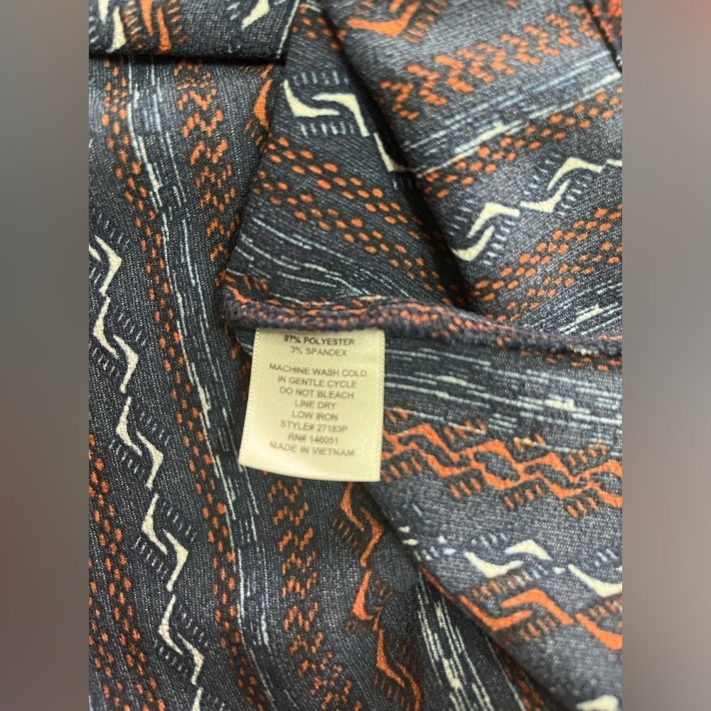 Monteau Aztec stripped women’s XL sleeveless navy/red top w/ peek hole back - Picture 2 of 8